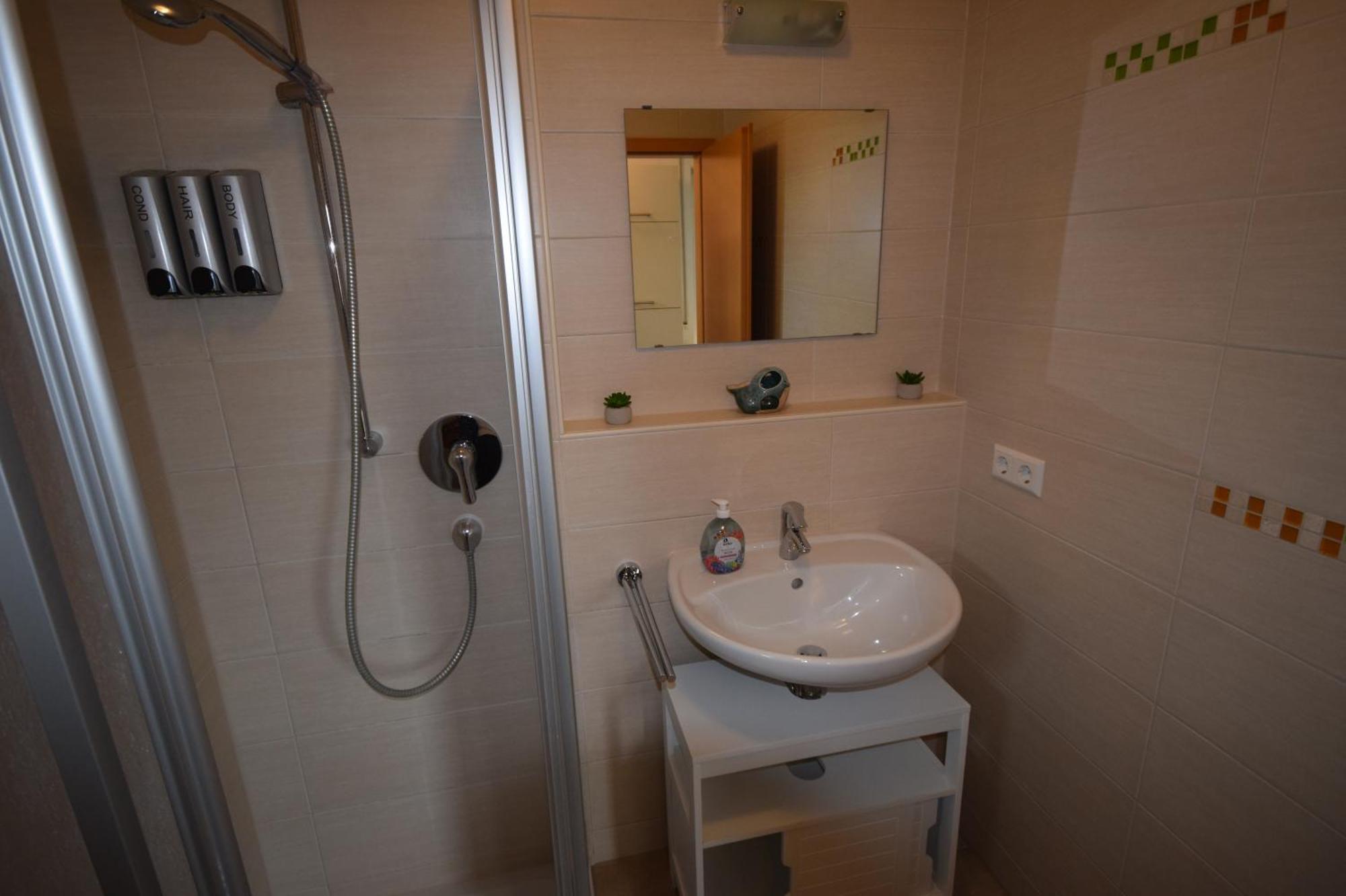 Nestwerk Komfort R23-13 - Balkon, Arbeitsplatz & Hochschulnaehe Biberach an der Riß Buitenkant foto